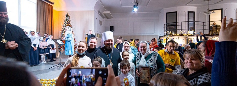 Правящий архипастырь поздравил детей с Рождеством Христовым-1